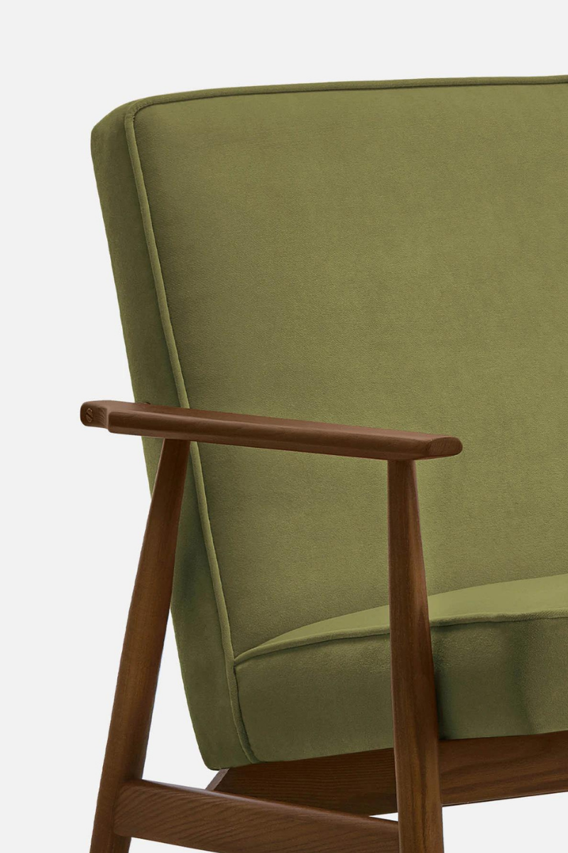 Fox Lounge Chair. Velvet Collection. Olive. Ash05